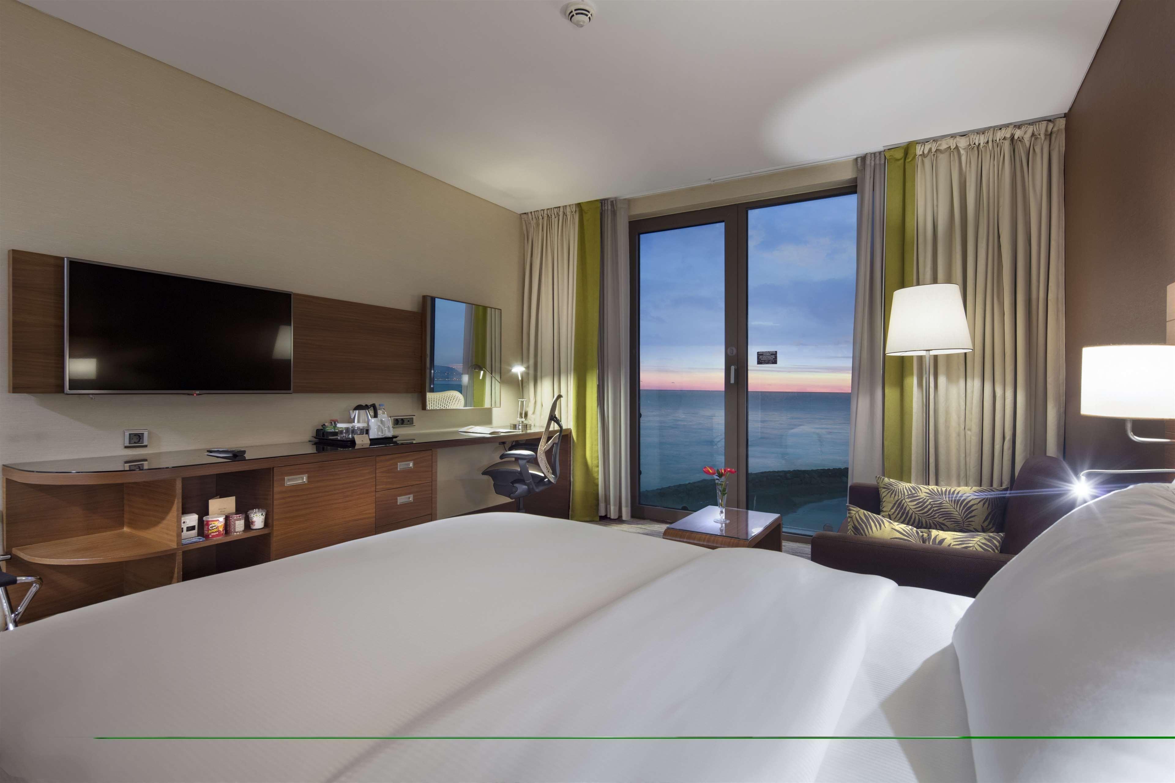Hotel Doubletree By Hilton Trabzon Exterior foto